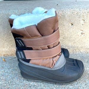 NWT Thermolite snow boots. Size 10 for toddler. Perfect condition never worn.